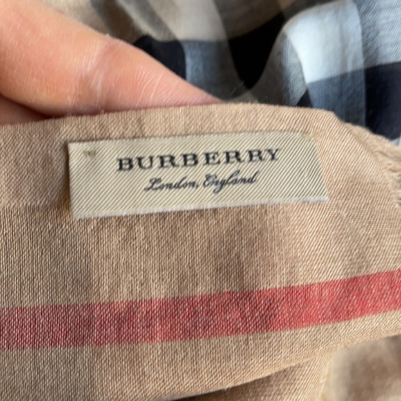 Authentic ❌SOLD ❌Burberry scarf wool/ silk - Picture 9 of 10